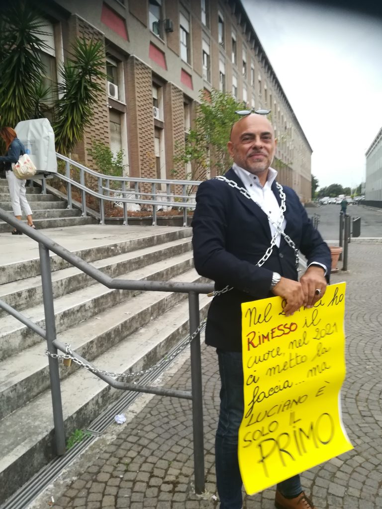 Luciano_Vattilana_protesta